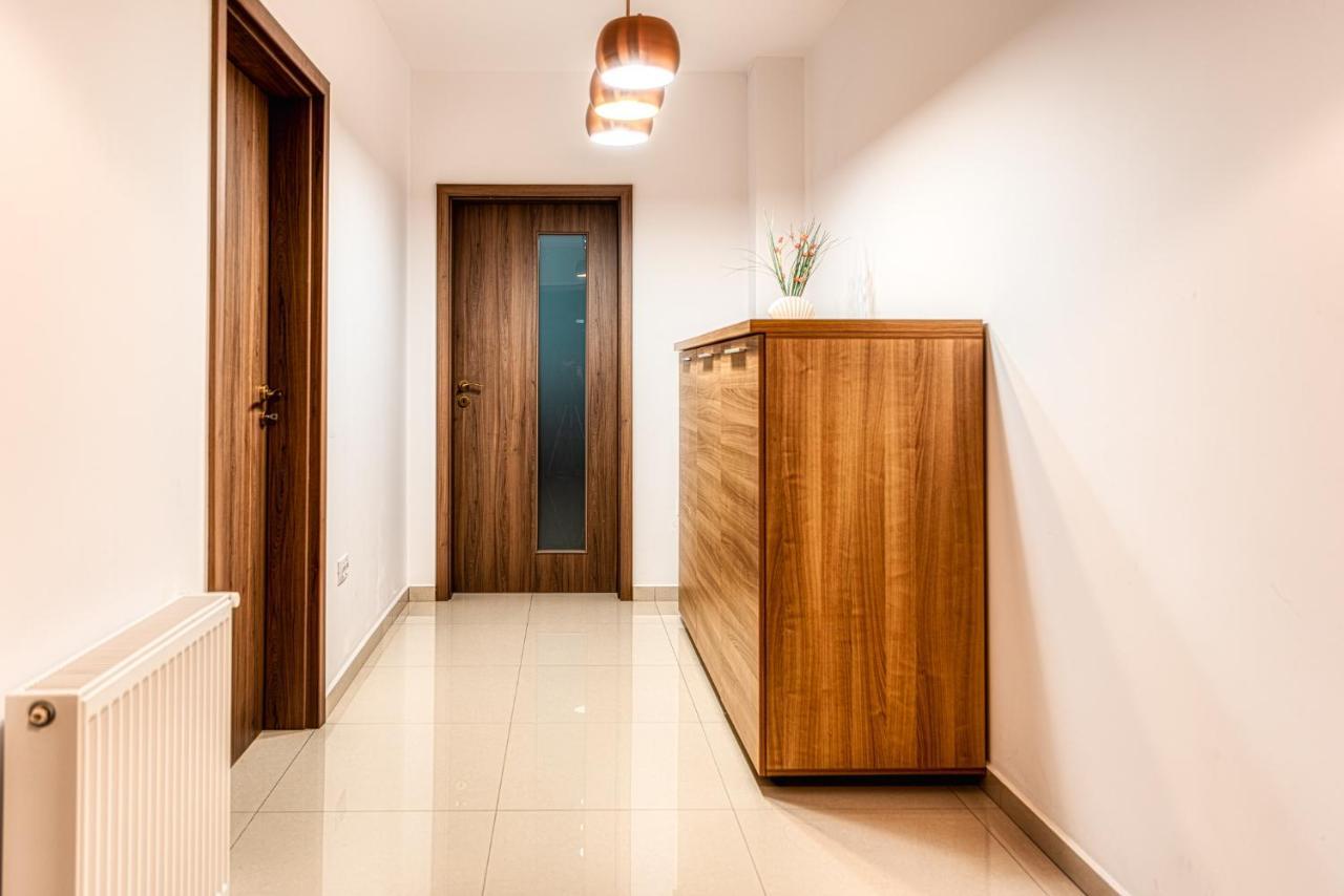 Nature Apartment - Minutes Away From The Old Town And Afi Mall Braşov Eksteriør billede