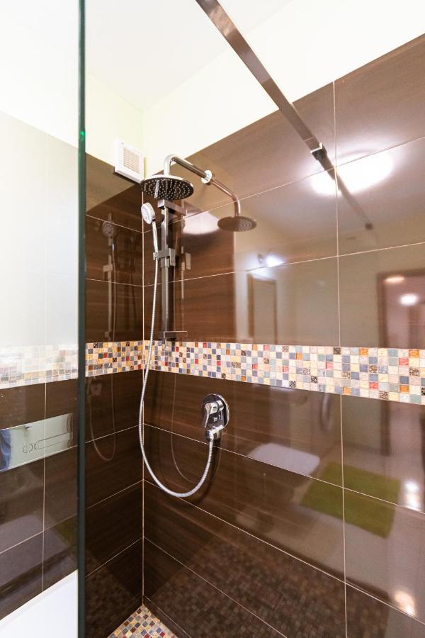 Nature Apartment - Minutes Away From The Old Town And Afi Mall Braşov Eksteriør billede